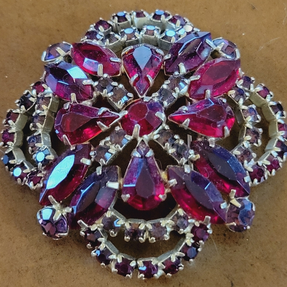 Red RHINESTONE Broche - Picture 2 of 3